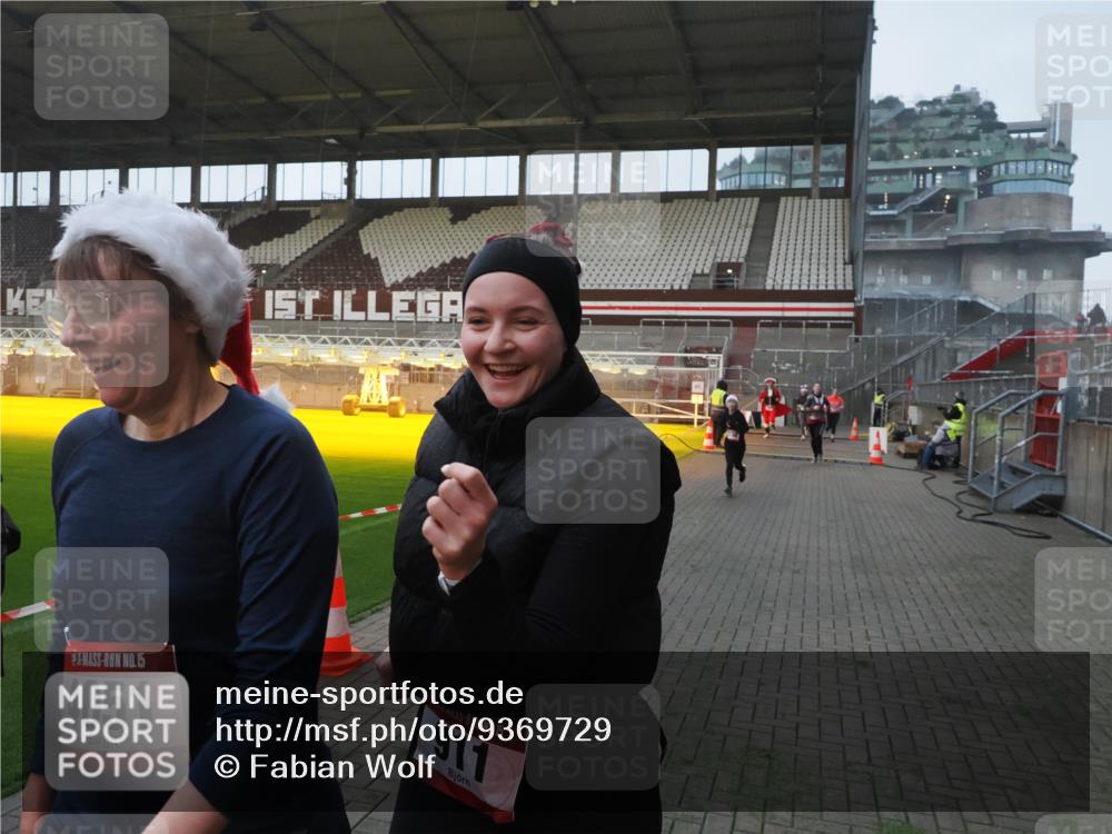 07.12.2025 - St. Pauli X-Mass-Run No. 15 Fabian Wolf http://msf.ph/oto/9369729 07.12.2025 09:59:43 Ziel 488, 910, 911, 961, 1763, 2186, 2729, 3513, 4029, 4051, 4052, 4465 meine-sportfotos.de