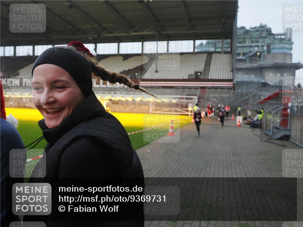 07.12.2025 - St. Pauli X-Mass-Run No. 15 Fabian Wolf http://msf.ph/oto/9369731 07.12.2025 09:59:44 Ziel 488, 910, 911, 934, 961, 1763, 2186, 2729, 3513, 4029, 4051, 4052, 4465 meine-sportfotos.de