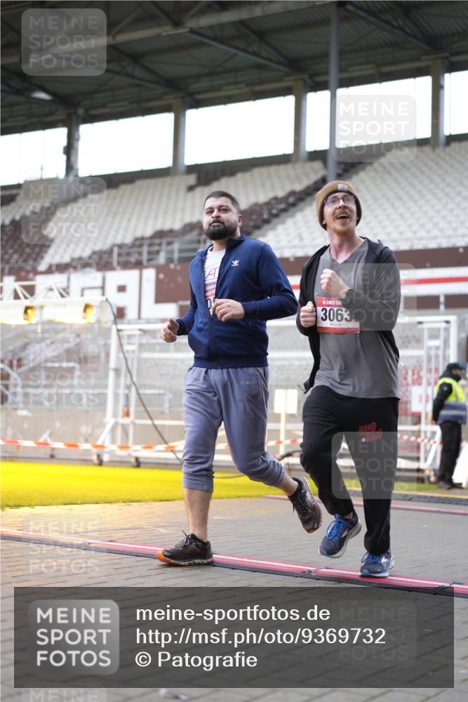 07.12.2025 - St. Pauli X-Mass-Run No. 15 Patografie http://msf.ph/oto/9369732 07.12.2025 11:28:02 Ziel 1082, 2138, 2139, 2192, 2196, 2655, 2930, 2980, 3027, 3057, 3063, 3074, 4644, 4653, 4655 meine-sportfotos.de