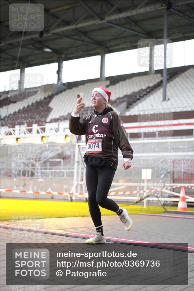 07.12.2025 - St. Pauli X-Mass-Run No. 15 Patografie http://msf.ph/oto/9369736 07.12.2025 11:28:05 Ziel 1082, 2138, 2139, 2163, 2655, 2930, 2980, 3027, 3057, 3063, 3074, 3599, 4644, 4653, 4655 meine-sportfotos.de