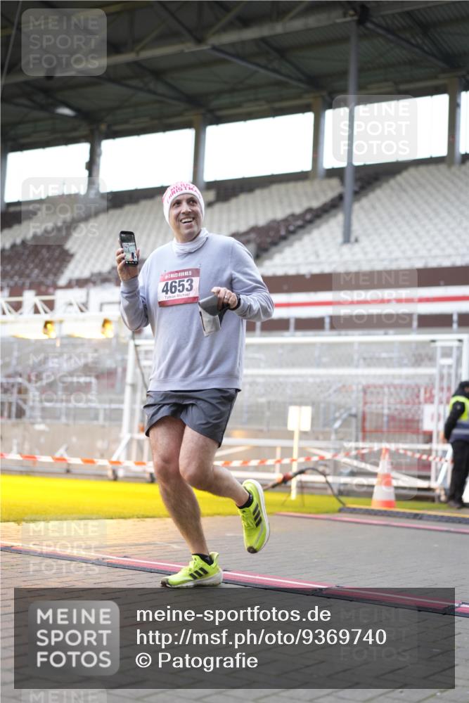07.12.2025 - St. Pauli X-Mass-Run No. 15 Patografie http://msf.ph/oto/9369740 07.12.2025 11:28:07 Ziel 1082, 2138, 2139, 2162, 2163, 2655, 2980, 3057, 3063, 3074, 3599, 4644, 4653, 4655 meine-sportfotos.de