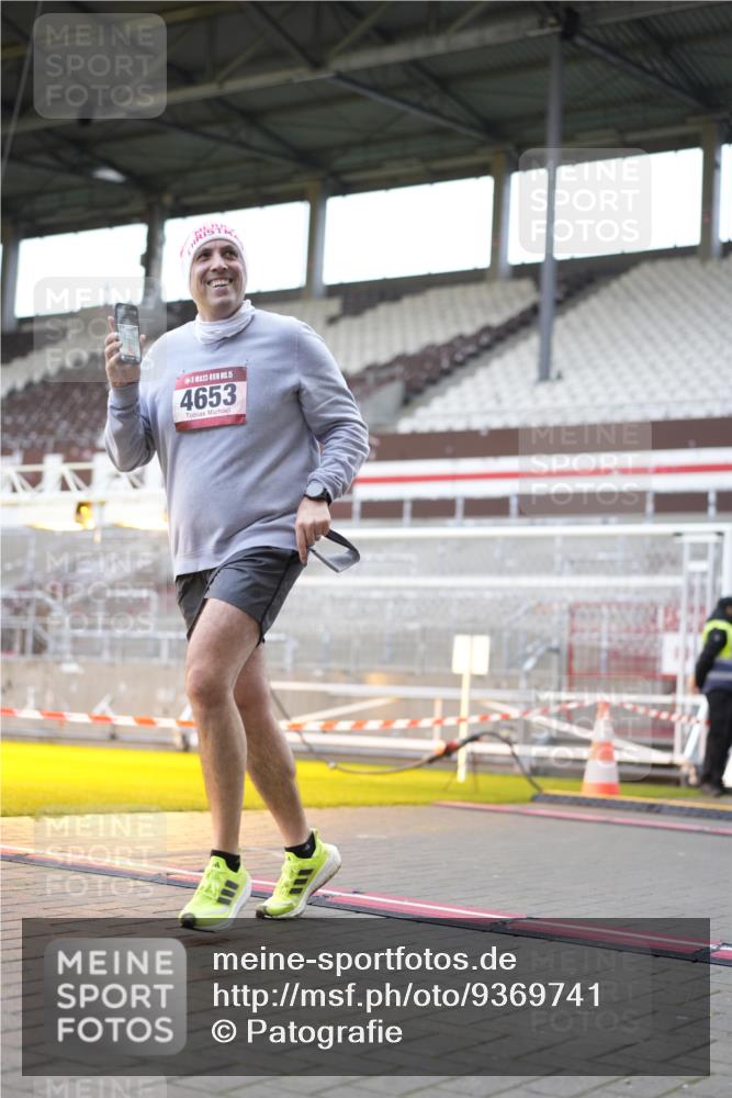 07.12.2025 - St. Pauli X-Mass-Run No. 15 Patografie http://msf.ph/oto/9369741 07.12.2025 11:28:07 Ziel 1082, 2138, 2139, 2162, 2163, 2655, 2980, 3057, 3063, 3074, 3599, 4644, 4653, 4655 meine-sportfotos.de