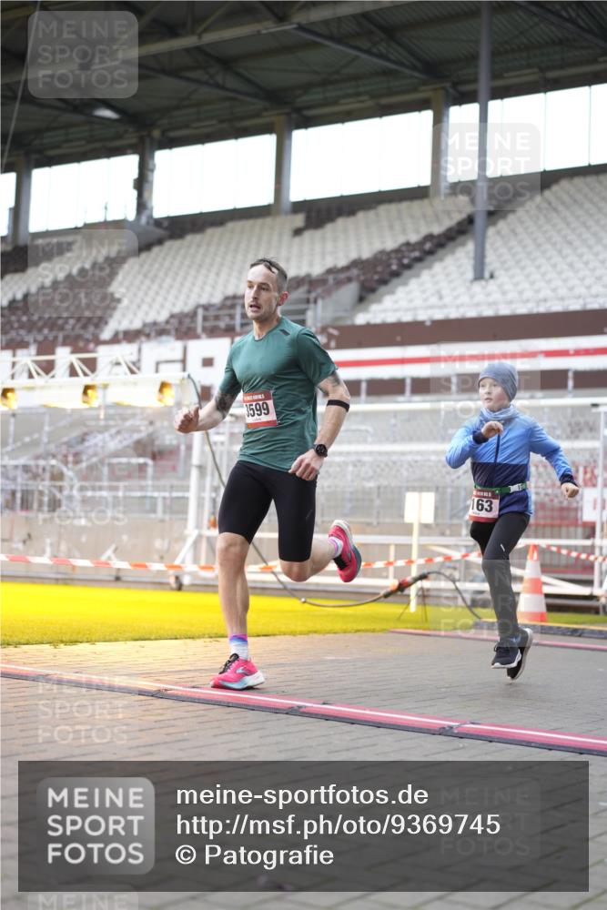 07.12.2025 - St. Pauli X-Mass-Run No. 15 Patografie http://msf.ph/oto/9369745 07.12.2025 11:28:10 Ziel 2138, 2139, 2162, 2163, 2164, 3057, 3063, 3074, 3599, 3670, 4644, 4653, 4655 meine-sportfotos.de