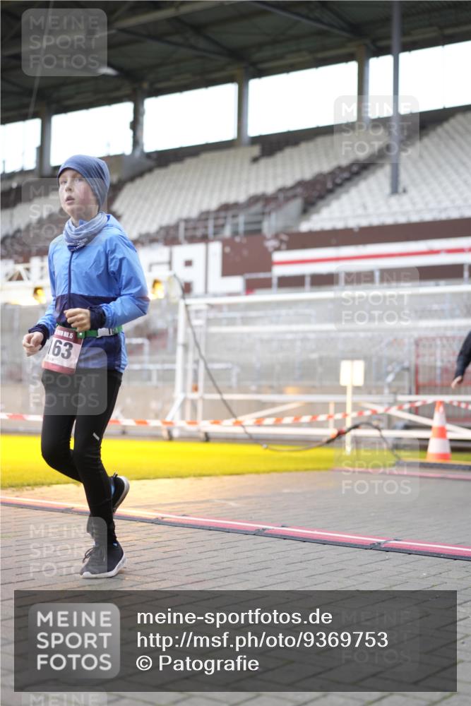 07.12.2025 - St. Pauli X-Mass-Run No. 15 Patografie http://msf.ph/oto/9369753 07.12.2025 11:28:11 Ziel 2138, 2139, 2162, 2163, 2164, 3057, 3063, 3074, 3599, 3670, 4644, 4653, 4655 meine-sportfotos.de