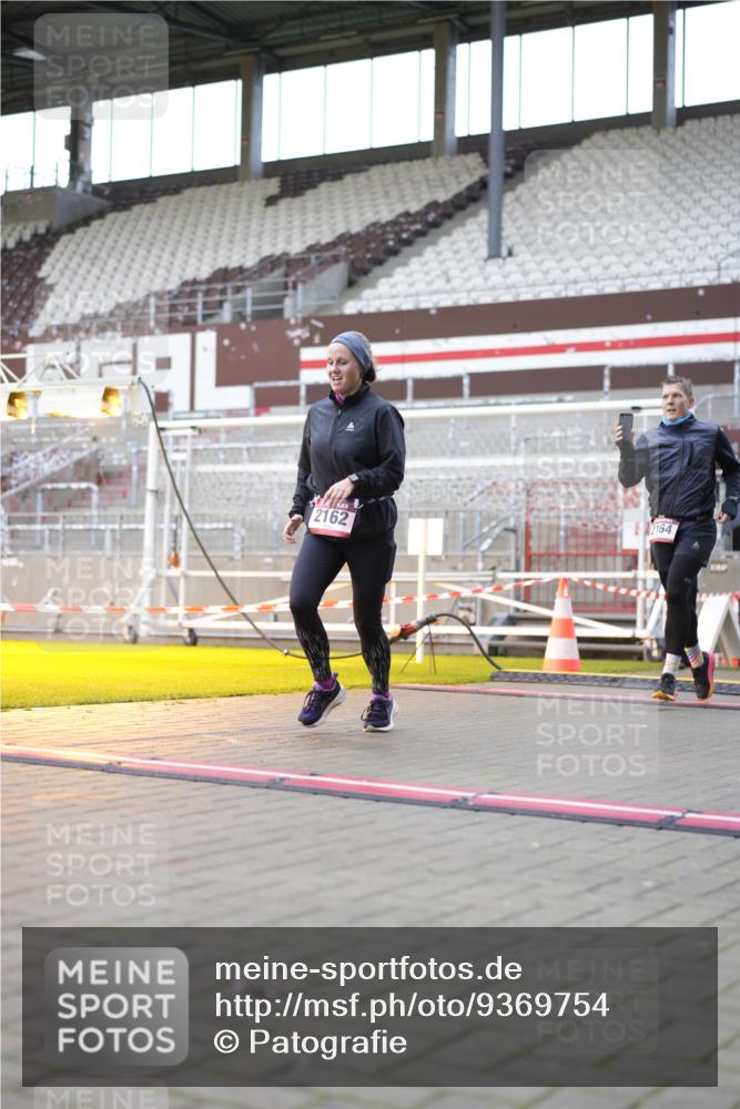 07.12.2025 - St. Pauli X-Mass-Run No. 15 Patografie http://msf.ph/oto/9369754 07.12.2025 11:28:12 Ziel 2138, 2139, 2162, 2163, 2164, 3057, 3063, 3074, 3599, 3670, 4644, 4653, 4655 meine-sportfotos.de