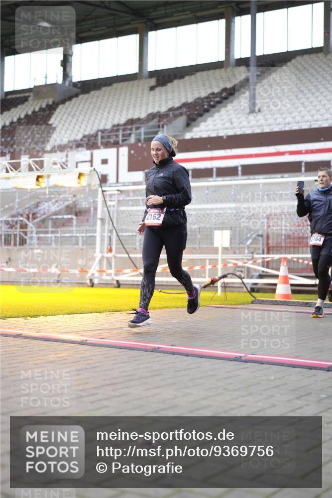 07.12.2025 - St. Pauli X-Mass-Run No. 15 Patografie http://msf.ph/oto/9369756 07.12.2025 11:28:12 Ziel 2138, 2139, 2162, 2163, 2164, 3057, 3063, 3074, 3599, 3670, 4644, 4653, 4655 meine-sportfotos.de