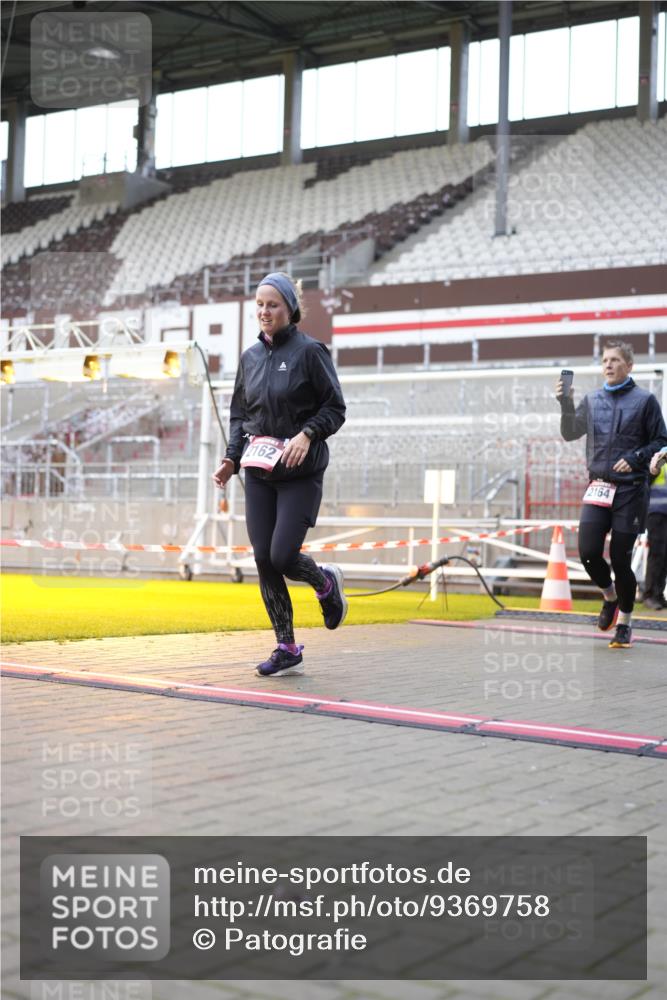 07.12.2025 - St. Pauli X-Mass-Run No. 15 Patografie http://msf.ph/oto/9369758 07.12.2025 11:28:12 Ziel 2138, 2139, 2162, 2163, 2164, 3057, 3063, 3074, 3599, 3670, 4644, 4653, 4655 meine-sportfotos.de