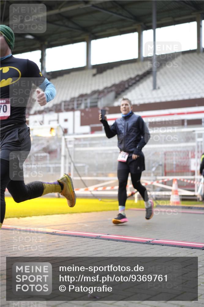 07.12.2025 - St. Pauli X-Mass-Run No. 15 Patografie http://msf.ph/oto/9369761 07.12.2025 11:28:13 Ziel 2162, 2163, 2164, 3057, 3063, 3074, 3599, 3670, 4644, 4653, 4655 meine-sportfotos.de
