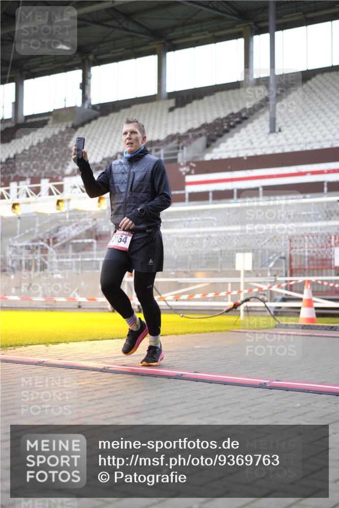 07.12.2025 - St. Pauli X-Mass-Run No. 15 Patografie http://msf.ph/oto/9369763 07.12.2025 11:28:13 Ziel 2162, 2163, 2164, 3057, 3063, 3074, 3599, 3670, 4644, 4653, 4655 meine-sportfotos.de