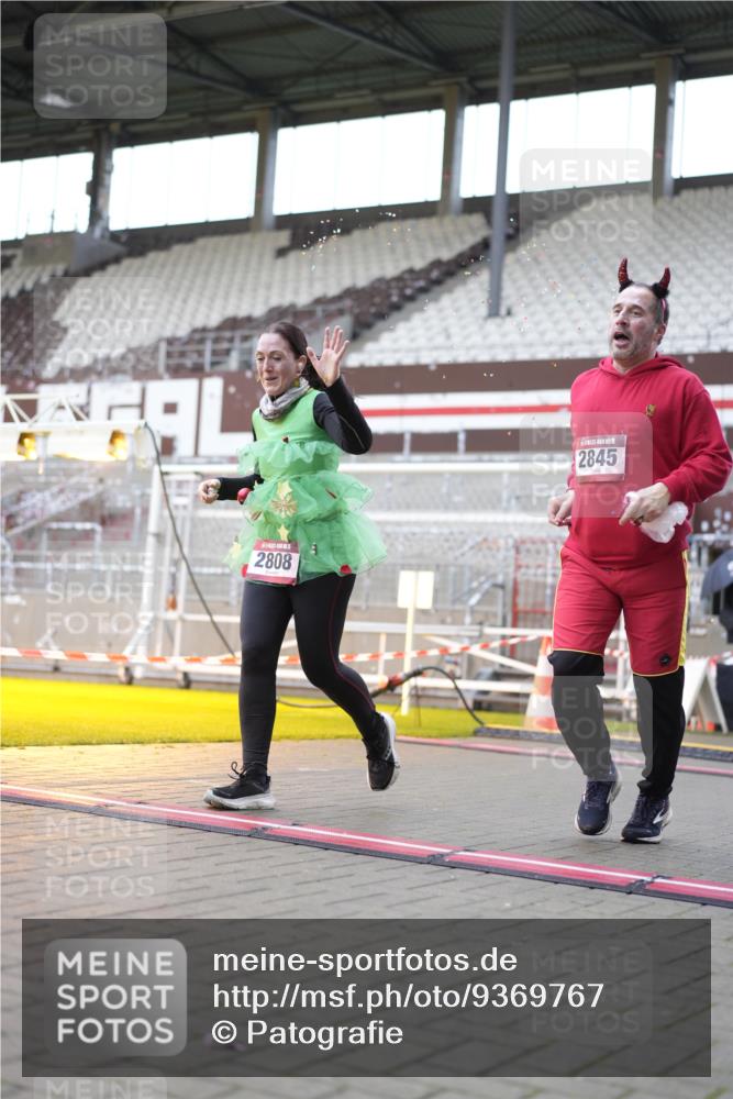 07.12.2025 - St. Pauli X-Mass-Run No. 15 Patografie http://msf.ph/oto/9369767 07.12.2025 11:28:20 Ziel 1897, 2162, 2163, 2164, 2808, 2845, 3599, 3670, 4641, 4653 meine-sportfotos.de
