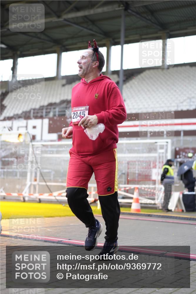 07.12.2025 - St. Pauli X-Mass-Run No. 15 Patografie http://msf.ph/oto/9369772 07.12.2025 11:28:21 Ziel 1897, 1920, 2162, 2163, 2164, 2808, 2845, 3599, 3670, 4641, 4653 meine-sportfotos.de