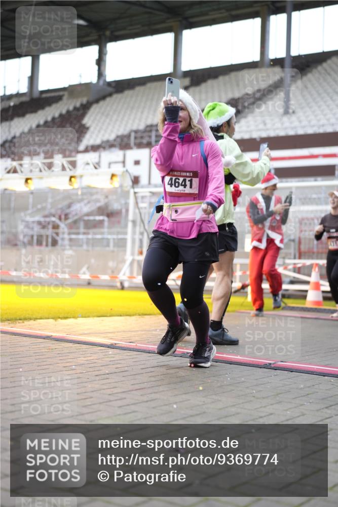 07.12.2025 - St. Pauli X-Mass-Run No. 15 Patografie http://msf.ph/oto/9369774 07.12.2025 11:28:25 Ziel 1897, 1917, 1919, 1920, 1921, 2162, 2163, 2164, 2426, 2427, 2431, 2495, 2774, 2808, 2845, 3599, 3670, 4641 meine-sportfotos.de