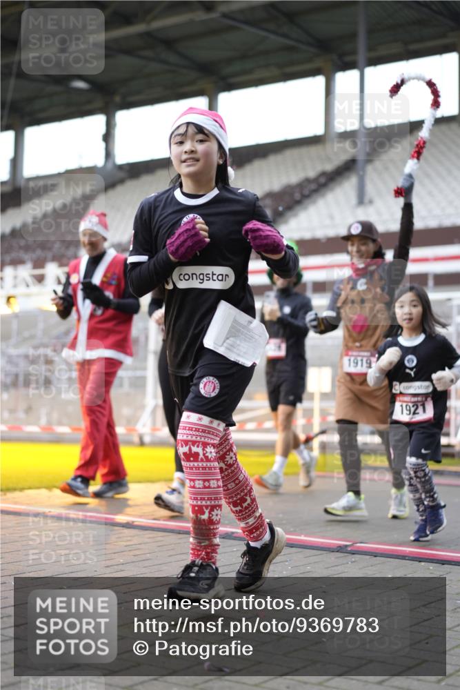 07.12.2025 - St. Pauli X-Mass-Run No. 15 Patografie http://msf.ph/oto/9369783 07.12.2025 11:28:27 Ziel 1897, 1917, 1919, 1920, 1921, 2162, 2164, 2426, 2427, 2431, 2495, 2774, 2808, 2845, 3670, 4641, 4832 meine-sportfotos.de