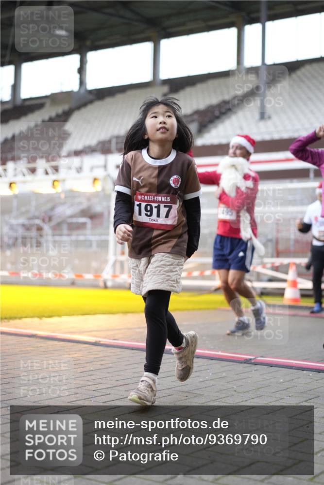 07.12.2025 - St. Pauli X-Mass-Run No. 15 Patografie http://msf.ph/oto/9369790 07.12.2025 11:28:29 Ziel 1897, 1917, 1919, 1920, 1921, 2426, 2427, 2431, 2495, 2774, 2808, 2845, 4641, 4832 meine-sportfotos.de