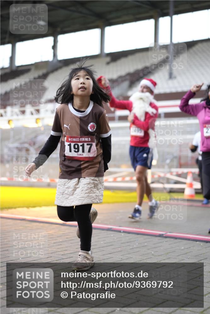 07.12.2025 - St. Pauli X-Mass-Run No. 15 Patografie http://msf.ph/oto/9369792 07.12.2025 11:28:29 Ziel 1897, 1917, 1919, 1920, 1921, 2426, 2427, 2431, 2495, 2774, 2808, 2845, 4641, 4832 meine-sportfotos.de