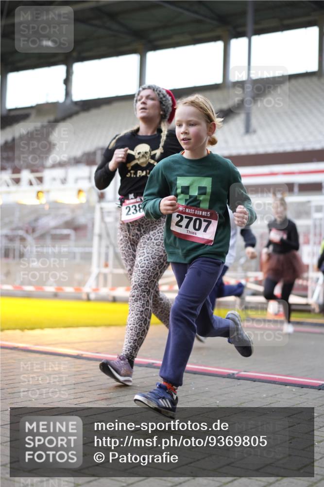 07.12.2025 - St. Pauli X-Mass-Run No. 15 Patografie http://msf.ph/oto/9369805 07.12.2025 11:28:38 Ziel 1897, 1917, 1919, 1920, 1921, 2038, 2383, 2426, 2427, 2431, 2495, 2707, 2709, 2774, 3234, 4641, 4818, 4832, 4837, 4838 meine-sportfotos.de