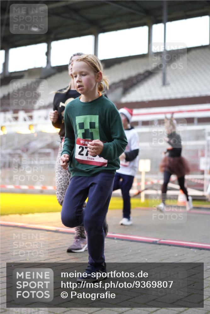 07.12.2025 - St. Pauli X-Mass-Run No. 15 Patografie http://msf.ph/oto/9369807 07.12.2025 11:28:38 Ziel 1897, 1917, 1919, 1920, 1921, 2038, 2383, 2426, 2427, 2431, 2495, 2707, 2709, 2774, 3234, 4641, 4818, 4832, 4837, 4838 meine-sportfotos.de