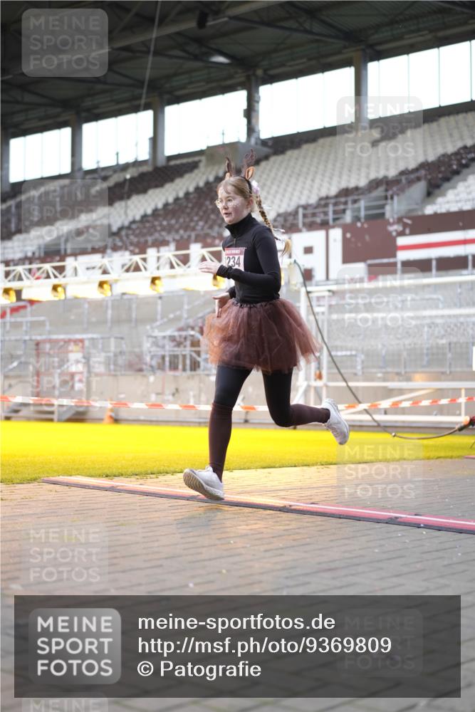 07.12.2025 - St. Pauli X-Mass-Run No. 15 Patografie http://msf.ph/oto/9369809 07.12.2025 11:28:39 Ziel 1897, 1917, 1919, 1920, 1921, 2038, 2383, 2426, 2427, 2431, 2495, 2707, 2709, 2774, 3234, 4641, 4818, 4832, 4837, 4838 meine-sportfotos.de