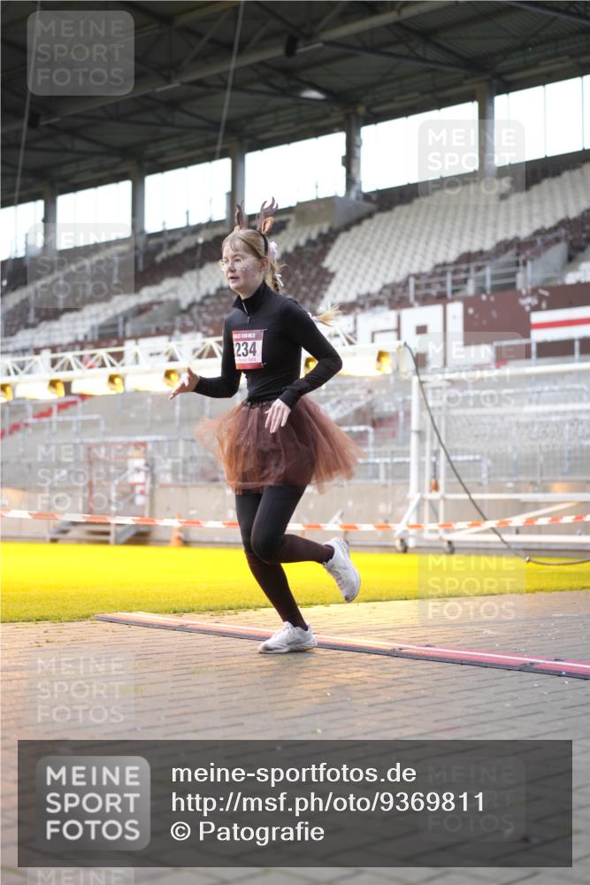 07.12.2025 - St. Pauli X-Mass-Run No. 15 Patografie http://msf.ph/oto/9369811 07.12.2025 11:28:39 Ziel 1897, 1917, 1919, 1920, 1921, 2038, 2383, 2426, 2427, 2431, 2495, 2707, 2709, 2774, 3234, 4641, 4818, 4832, 4837, 4838 meine-sportfotos.de