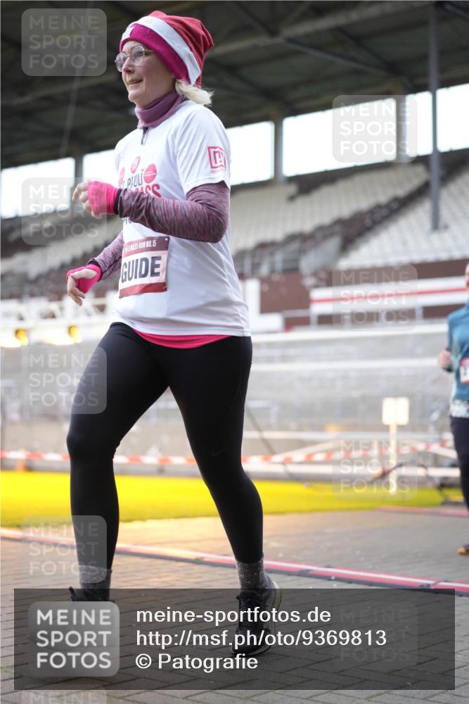 07.12.2025 - St. Pauli X-Mass-Run No. 15 Patografie http://msf.ph/oto/9369813 07.12.2025 11:28:40 Ziel 1917, 1919, 1920, 1921, 2038, 2383, 2426, 2427, 2431, 2495, 2707, 2709, 2774, 3234, 4641, 4818, 4832, 4837, 4838 meine-sportfotos.de