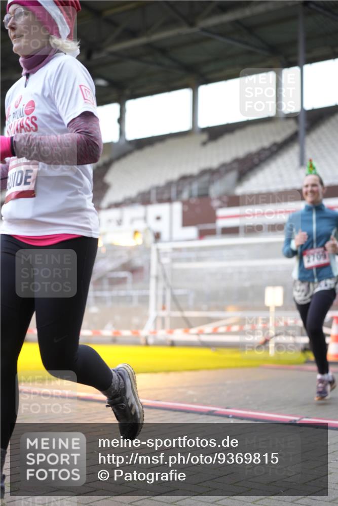 07.12.2025 - St. Pauli X-Mass-Run No. 15 Patografie http://msf.ph/oto/9369815 07.12.2025 11:28:40 Ziel 1917, 1919, 1920, 1921, 2038, 2383, 2426, 2427, 2431, 2495, 2707, 2709, 2774, 3234, 4641, 4818, 4832, 4837, 4838 meine-sportfotos.de