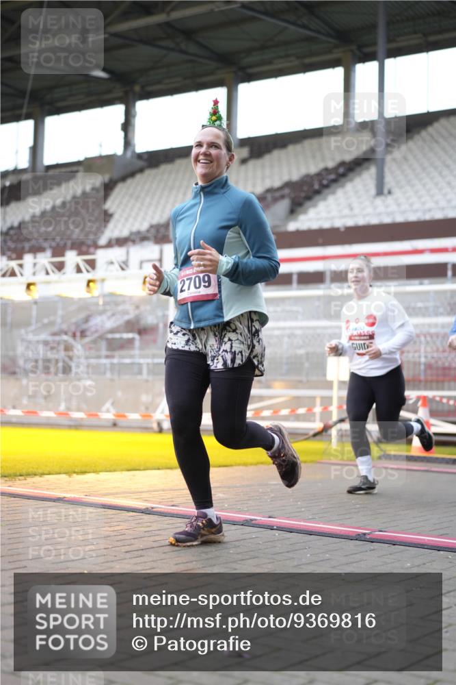 07.12.2025 - St. Pauli X-Mass-Run No. 15 Patografie http://msf.ph/oto/9369816 07.12.2025 11:28:41 Ziel 1917, 1919, 1920, 1921, 2038, 2383, 2426, 2427, 2431, 2495, 2707, 2709, 2774, 3234, 4818, 4832, 4837, 4838 meine-sportfotos.de