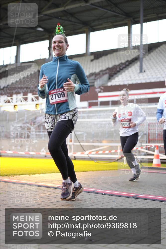 07.12.2025 - St. Pauli X-Mass-Run No. 15 Patografie http://msf.ph/oto/9369818 07.12.2025 11:28:41 Ziel 1917, 1919, 1920, 1921, 2038, 2383, 2426, 2427, 2431, 2495, 2707, 2709, 2774, 3234, 4818, 4832, 4837, 4838 meine-sportfotos.de