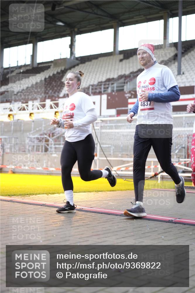 07.12.2025 - St. Pauli X-Mass-Run No. 15 Patografie http://msf.ph/oto/9369822 07.12.2025 11:28:41 Ziel 1917, 1919, 1920, 1921, 2038, 2383, 2426, 2427, 2431, 2495, 2707, 2709, 2774, 3234, 4818, 4832, 4837, 4838 meine-sportfotos.de