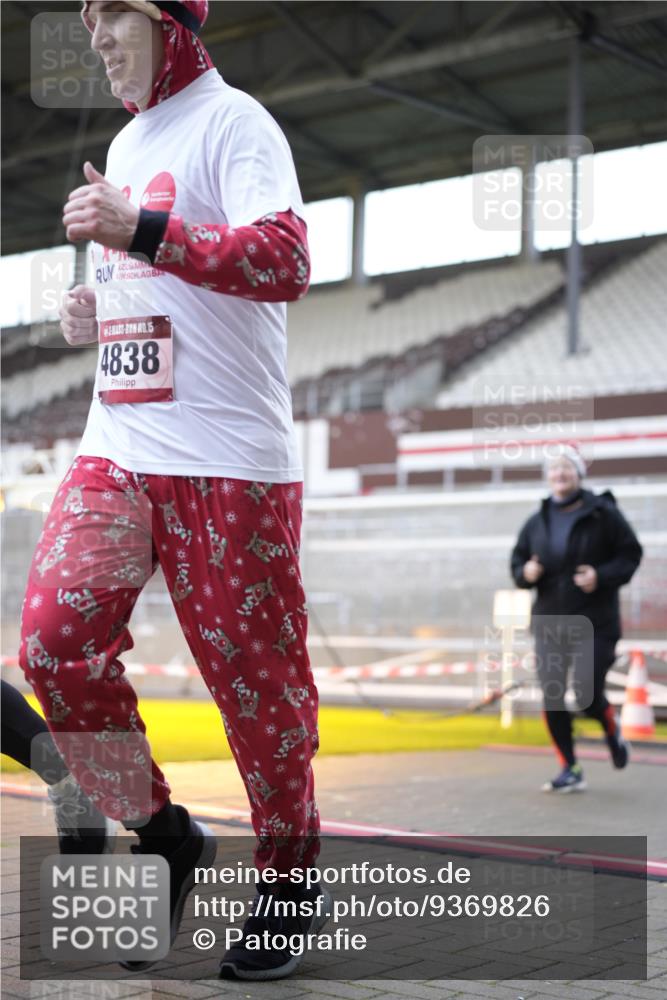 07.12.2025 - St. Pauli X-Mass-Run No. 15 Patografie http://msf.ph/oto/9369826 07.12.2025 11:28:42 Ziel 1917, 1919, 1921, 2038, 2383, 2426, 2427, 2431, 2495, 2707, 2709, 2774, 3234, 4818, 4832, 4837, 4838 meine-sportfotos.de