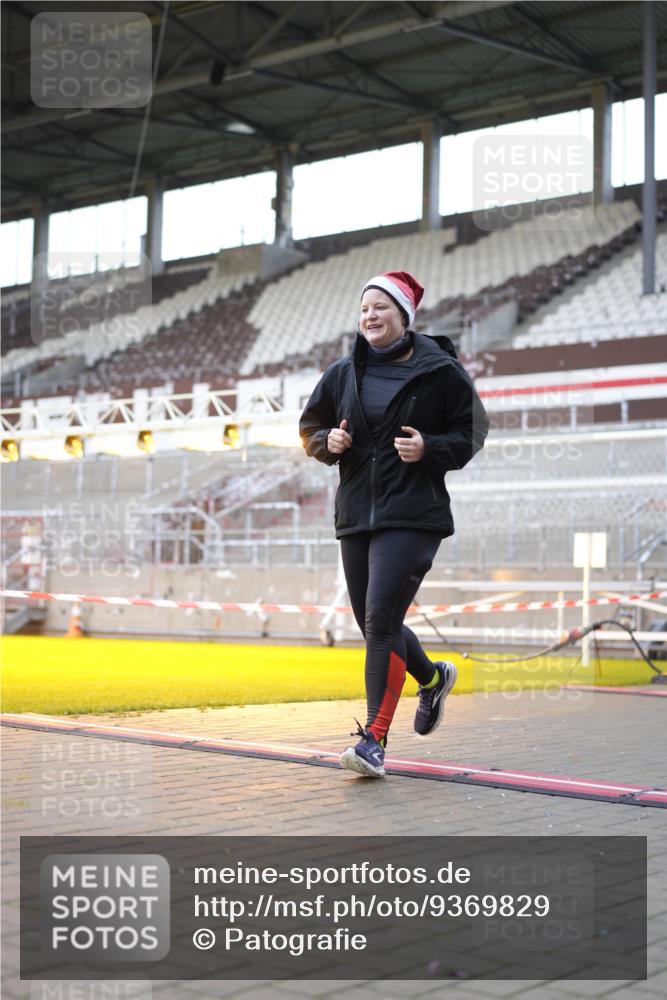 07.12.2025 - St. Pauli X-Mass-Run No. 15 Patografie http://msf.ph/oto/9369829 07.12.2025 11:28:43 Ziel 1917, 2038, 2383, 2426, 2495, 2707, 2709, 2774, 3234, 4818, 4832, 4837, 4838 meine-sportfotos.de
