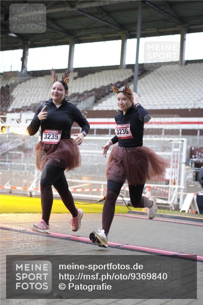 07.12.2025 - St. Pauli X-Mass-Run No. 15 Patografie http://msf.ph/oto/9369840 07.12.2025 11:29:05 Ziel 861, 2676, 3235, 3236, 4392, 4432, 4452 meine-sportfotos.de