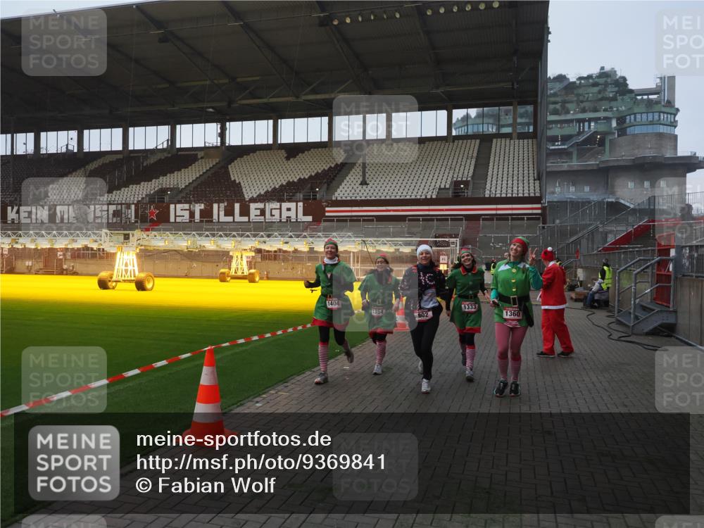 07.12.2025 - St. Pauli X-Mass-Run No. 15 Fabian Wolf http://msf.ph/oto/9369841 07.12.2025 10:00:08 Ziel 802, 1333, 1354, 1360, 1404, 2140, 2141, 4129 meine-sportfotos.de