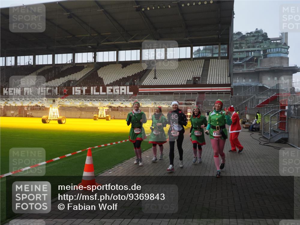 07.12.2025 - St. Pauli X-Mass-Run No. 15 Fabian Wolf http://msf.ph/oto/9369843 07.12.2025 10:00:08 Ziel 802, 1333, 1354, 1360, 1404, 2140, 2141, 4129 meine-sportfotos.de