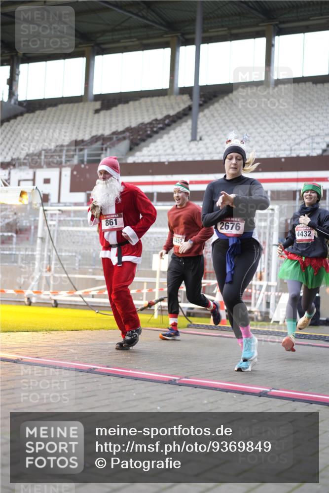 07.12.2025 - St. Pauli X-Mass-Run No. 15 Patografie http://msf.ph/oto/9369849 07.12.2025 11:29:09 Ziel 861, 2285, 2676, 3235, 3236, 4392, 4432, 4452 meine-sportfotos.de