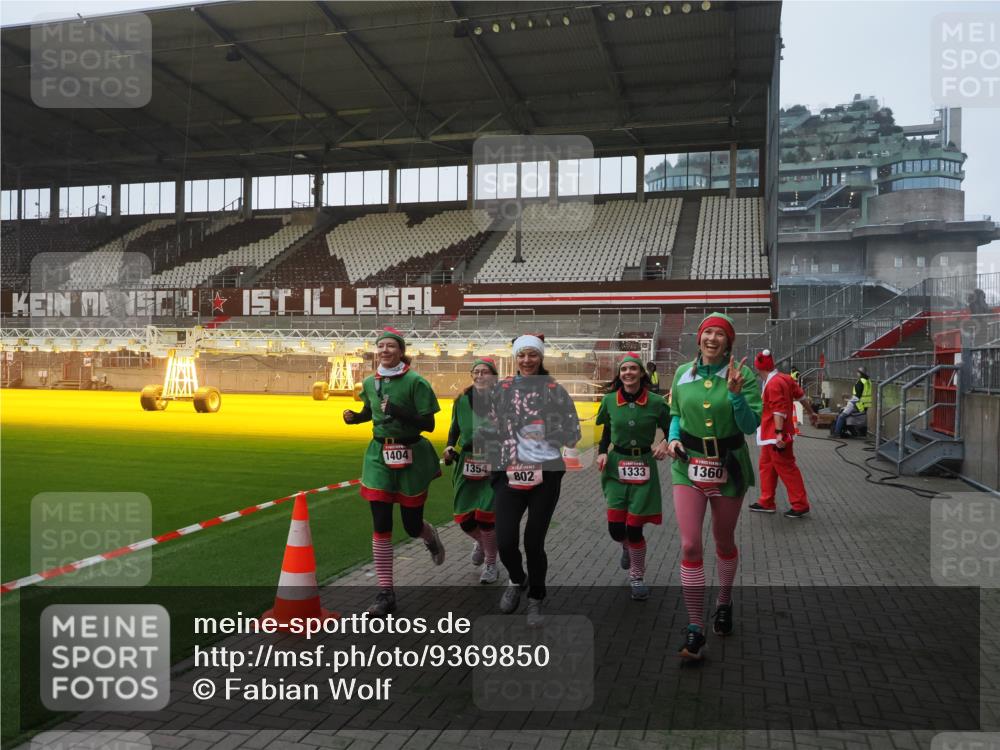 07.12.2025 - St. Pauli X-Mass-Run No. 15 Fabian Wolf http://msf.ph/oto/9369850 07.12.2025 10:00:09 Ziel 802, 1333, 1354, 1360, 1404, 2140, 2141, 4129 meine-sportfotos.de