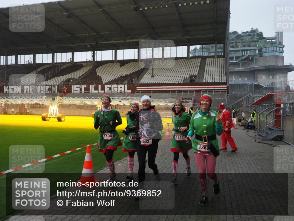 07.12.2025 - St. Pauli X-Mass-Run No. 15 Fabian Wolf http://msf.ph/oto/9369852 07.12.2025 10:00:09 Ziel 802, 1333, 1354, 1360, 1404, 2140, 2141, 4129 meine-sportfotos.de