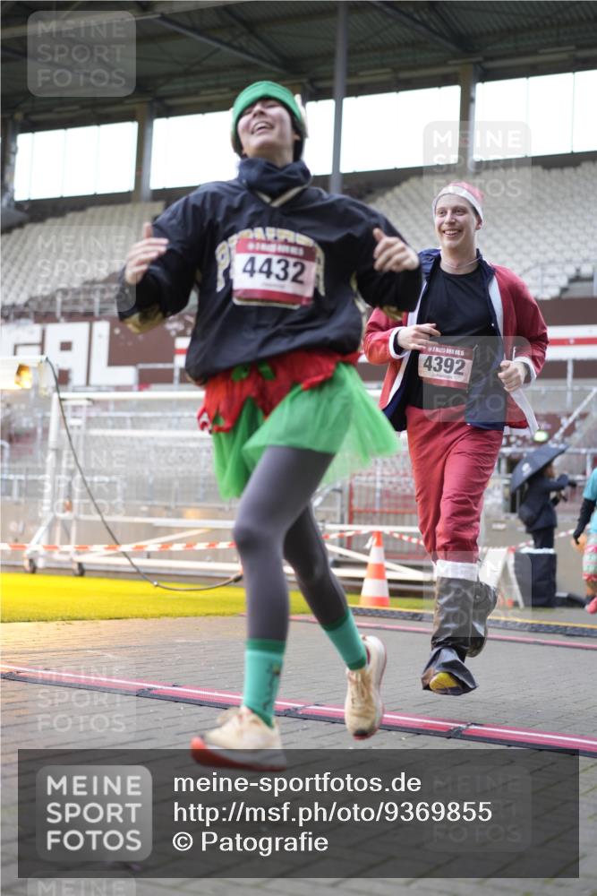 07.12.2025 - St. Pauli X-Mass-Run No. 15 Patografie http://msf.ph/oto/9369855 07.12.2025 11:29:10 Ziel 861, 2285, 2676, 3235, 3236, 4392, 4432, 4452 meine-sportfotos.de