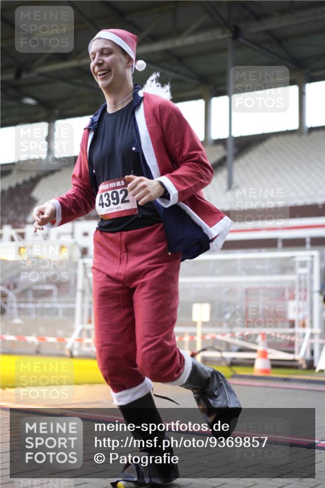 07.12.2025 - St. Pauli X-Mass-Run No. 15 Patografie http://msf.ph/oto/9369857 07.12.2025 11:29:11 Ziel 861, 2285, 2676, 3235, 3236, 4392, 4432, 4452 meine-sportfotos.de