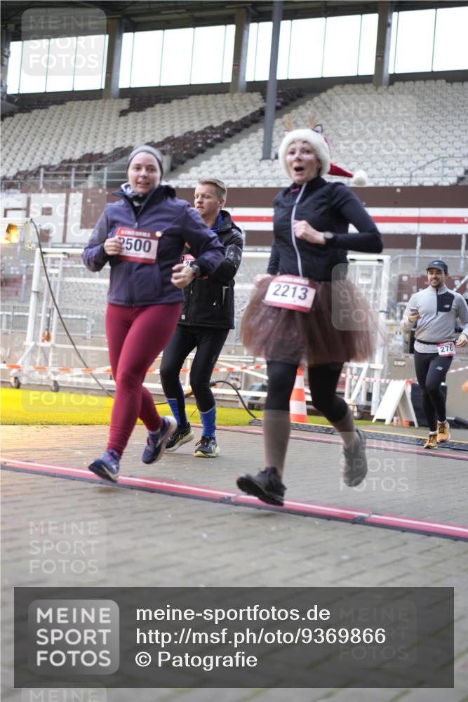 07.12.2025 - St. Pauli X-Mass-Run No. 15 Patografie http://msf.ph/oto/9369866 07.12.2025 11:29:19 Ziel 861, 1759, 2213, 2285, 2500, 2522, 2676, 2701, 2702, 3235, 3236, 4392, 4432, 4452 meine-sportfotos.de