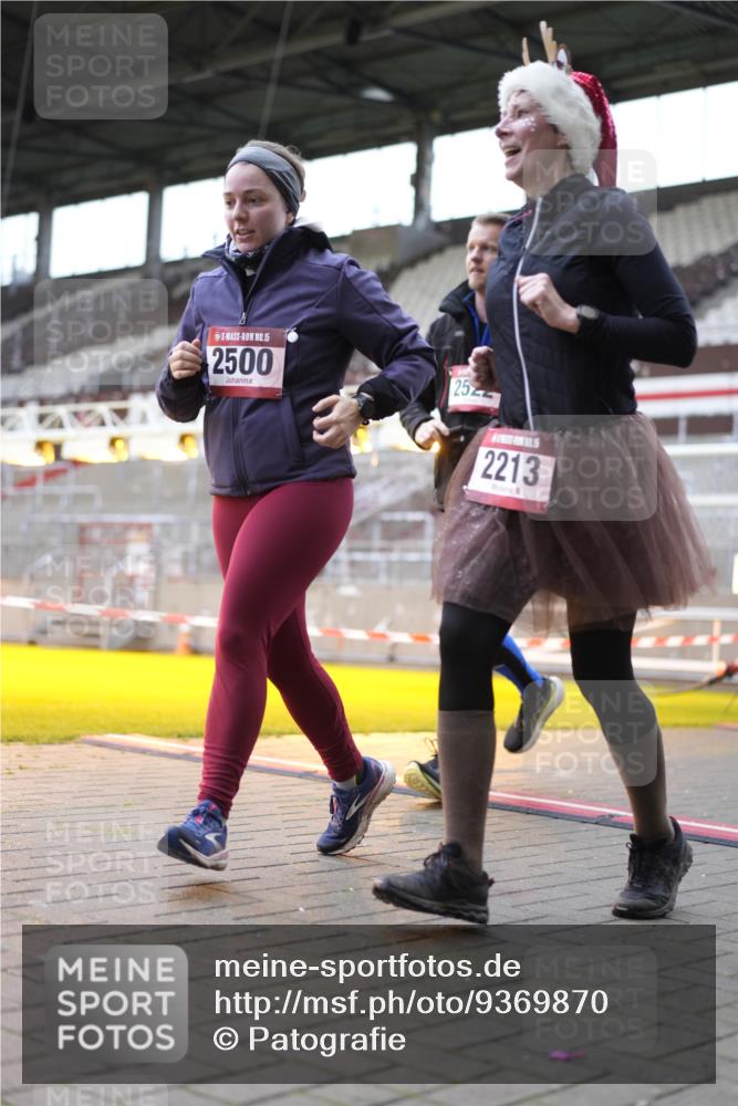 07.12.2025 - St. Pauli X-Mass-Run No. 15 Patografie http://msf.ph/oto/9369870 07.12.2025 11:29:20 Ziel 861, 1759, 2213, 2285, 2500, 2522, 2676, 2701, 2702, 3235, 3236, 4392, 4432, 4452 meine-sportfotos.de