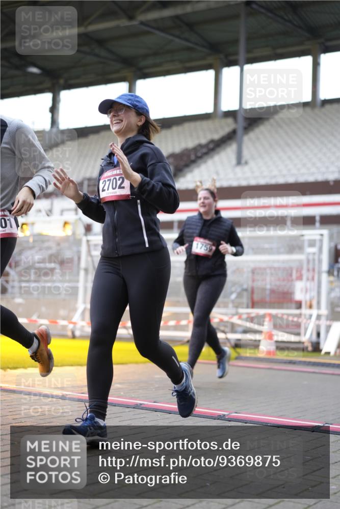 07.12.2025 - St. Pauli X-Mass-Run No. 15 Patografie http://msf.ph/oto/9369875 07.12.2025 11:29:21 Ziel 861, 1759, 2213, 2285, 2500, 2522, 2676, 2701, 2702, 3144, 3146, 3235, 3236, 4392, 4432, 4452 meine-sportfotos.de