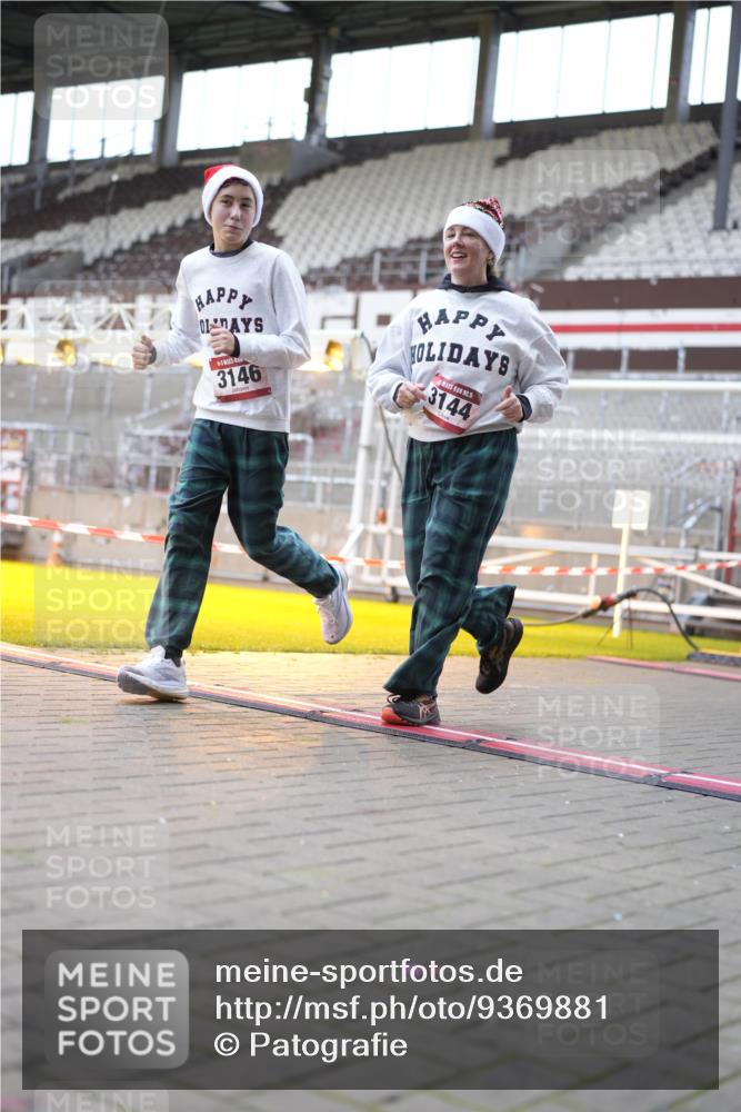 07.12.2025 - St. Pauli X-Mass-Run No. 15 Patografie http://msf.ph/oto/9369881 07.12.2025 11:29:26 Ziel 1759, 2213, 2285, 2500, 2522, 2701, 2702, 2882, 3143, 3144, 3146 meine-sportfotos.de