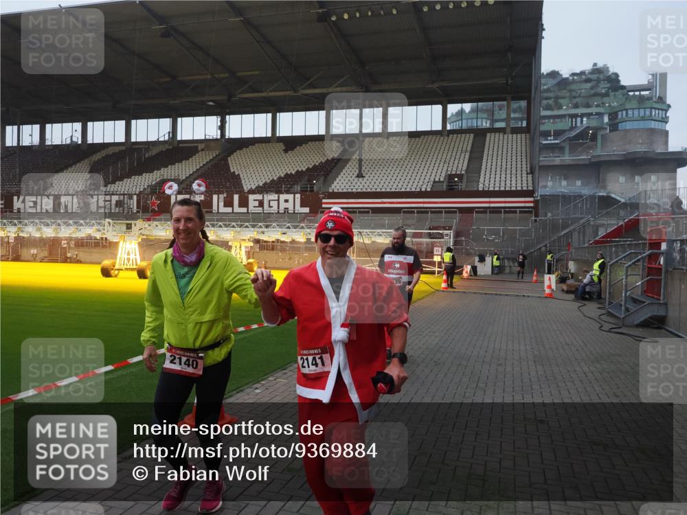 07.12.2025 - St. Pauli X-Mass-Run No. 15 Fabian Wolf http://msf.ph/oto/9369884 07.12.2025 10:00:13 Ziel 802, 1333, 1354, 1360, 1404, 2140, 2141, 4129 meine-sportfotos.de