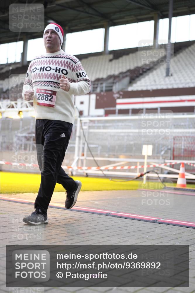 07.12.2025 - St. Pauli X-Mass-Run No. 15 Patografie http://msf.ph/oto/9369892 07.12.2025 11:29:29 Ziel 1759, 2213, 2500, 2522, 2701, 2702, 2882, 3143, 3144, 3146 meine-sportfotos.de