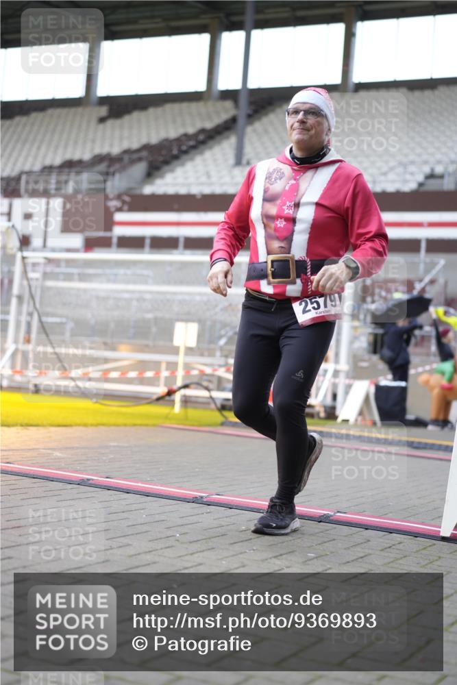 07.12.2025 - St. Pauli X-Mass-Run No. 15 Patografie http://msf.ph/oto/9369893 07.12.2025 11:29:30 Ziel 1759, 2213, 2500, 2522, 2701, 2702, 2882, 3143, 3144, 3146 meine-sportfotos.de