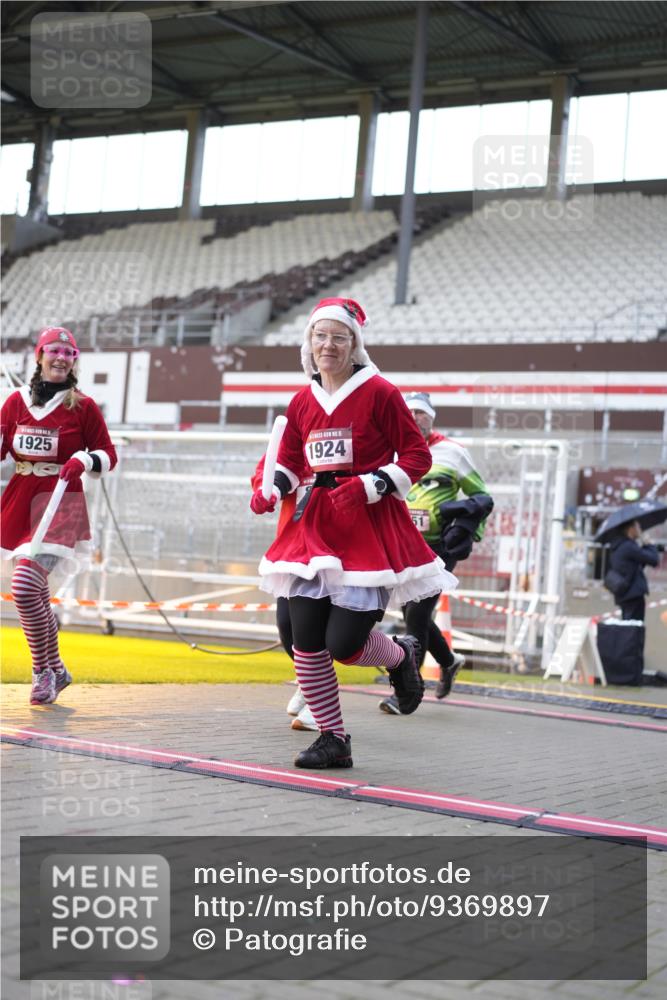 07.12.2025 - St. Pauli X-Mass-Run No. 15 Patografie http://msf.ph/oto/9369897 07.12.2025 11:29:38 Ziel 859, 882, 1922, 1924, 1925, 2838, 2840, 2882, 3143, 3144, 3146, 4651 meine-sportfotos.de