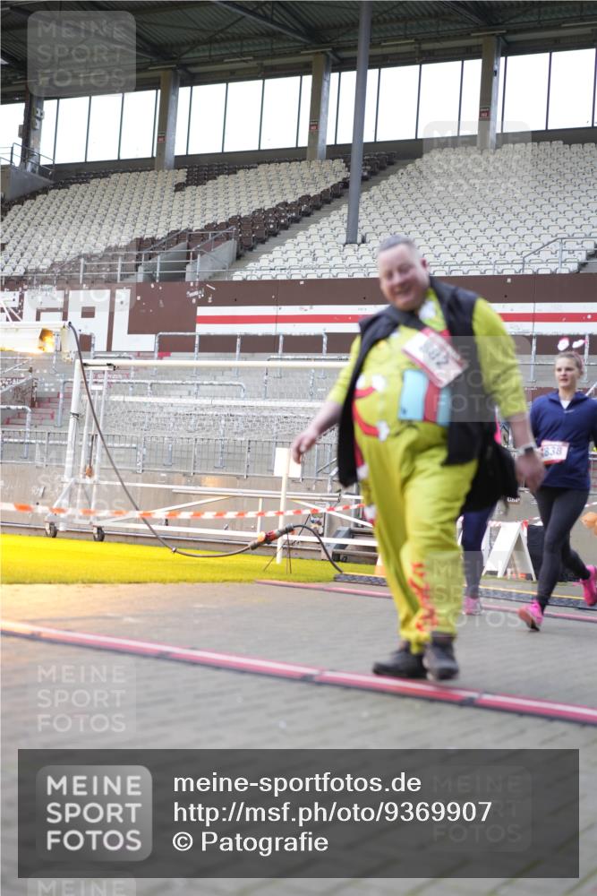 07.12.2025 - St. Pauli X-Mass-Run No. 15 Patografie http://msf.ph/oto/9369907 07.12.2025 11:29:41 Ziel 859, 882, 1922, 1924, 1925, 2787, 2838, 2840, 2882, 3143, 3144, 3146, 4651, 4839 meine-sportfotos.de