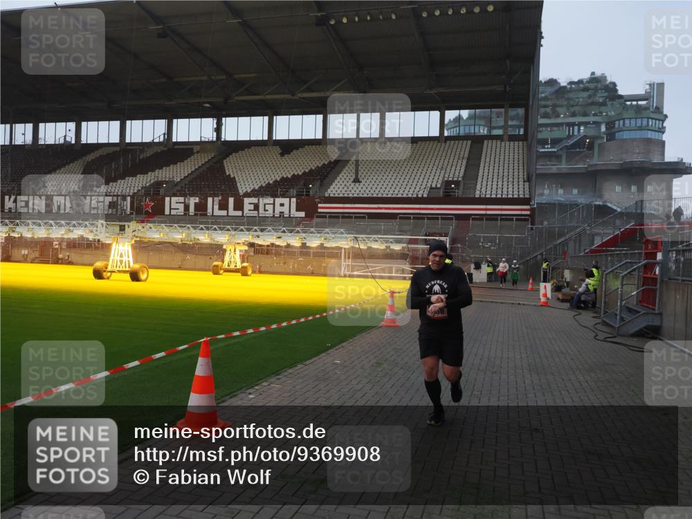 07.12.2025 - St. Pauli X-Mass-Run No. 15 Fabian Wolf http://msf.ph/oto/9369908 07.12.2025 10:00:23 Ziel 3336, 4129 meine-sportfotos.de