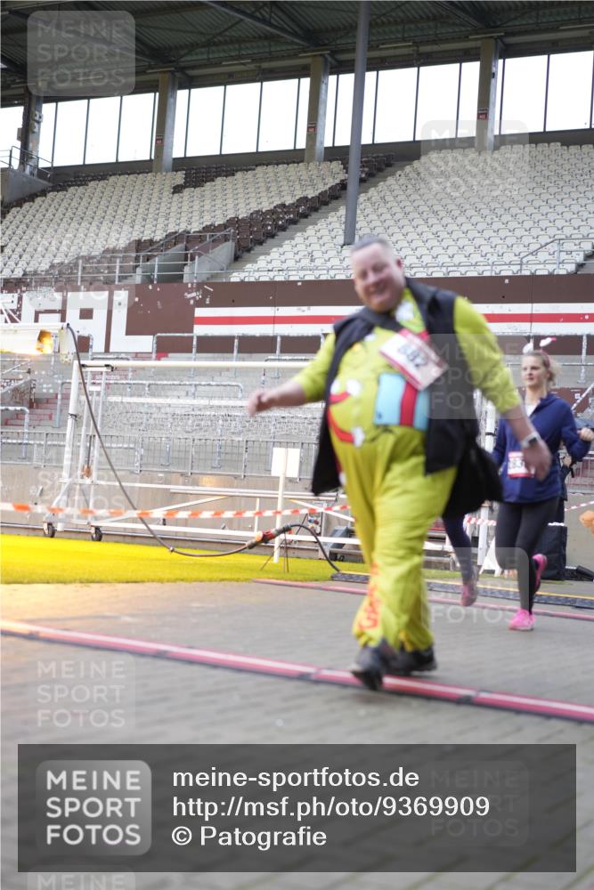 07.12.2025 - St. Pauli X-Mass-Run No. 15 Patografie http://msf.ph/oto/9369909 07.12.2025 11:29:41 Ziel 859, 882, 1922, 1924, 1925, 2787, 2838, 2840, 2882, 3143, 3144, 3146, 4651, 4839 meine-sportfotos.de