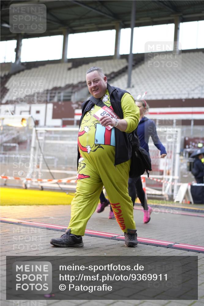 07.12.2025 - St. Pauli X-Mass-Run No. 15 Patografie http://msf.ph/oto/9369911 07.12.2025 11:29:41 Ziel 859, 882, 1922, 1924, 1925, 2787, 2838, 2840, 2882, 3143, 3144, 3146, 4651, 4839 meine-sportfotos.de